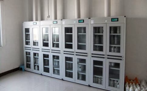 RFID閱讀器和智能柜天線醫(yī)療藥品管理解決方案